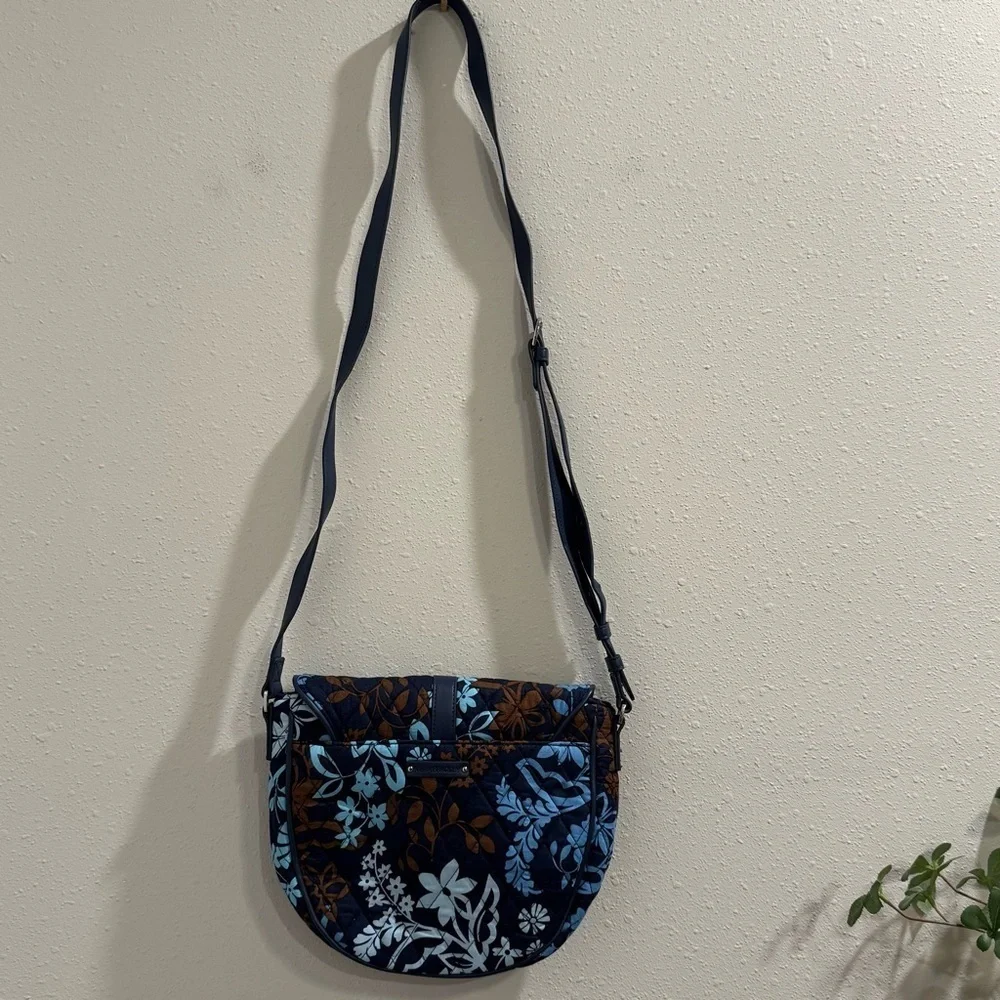 Vera Bradley Java Flora Slim Saddle Bag Crossbody Adjustable Quilted Casual